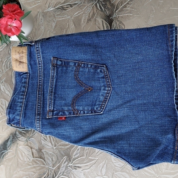 Levi Strauss &Co shorts.Size 12. - Picture 13 of 13